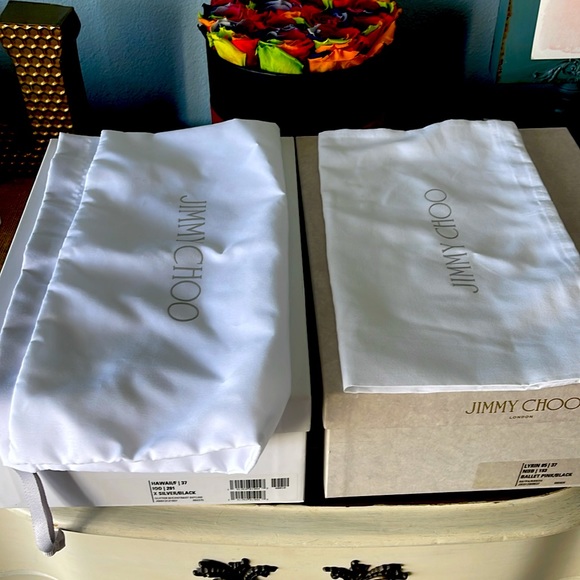 Jimmy Choo shoes 👠 boxes with dust bag included. Great for storing your shoes! - Picture 2 of 2